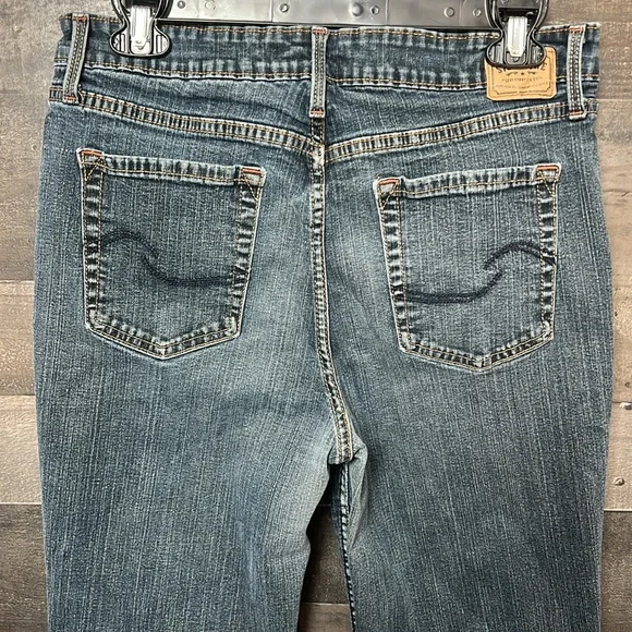 Signature Bootcut Levi’s - Picture 6 of 9